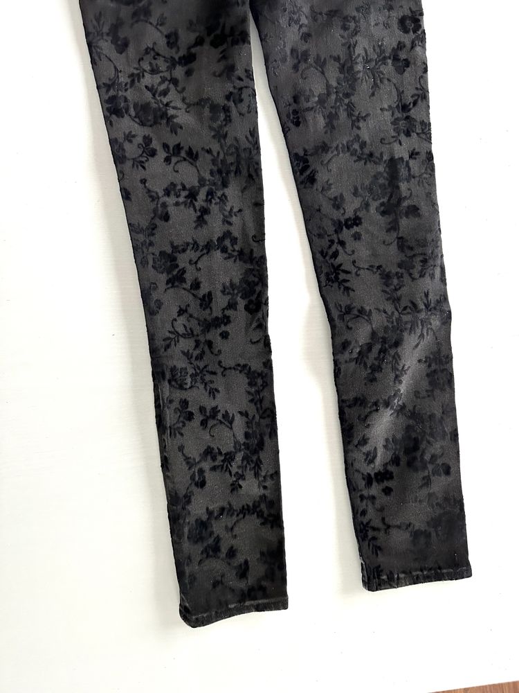 Spodnie H&M S/36 W28L32 czarny wzor roslinny wytłaczany piekny #1722