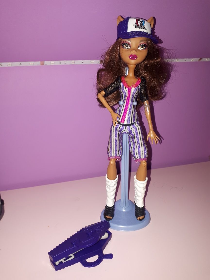 Monster Clawdeen Wolf Basebolistka