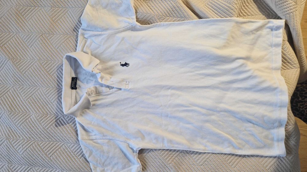 Biała polówka z krótkim rękawem. Rozmiar ok 152.