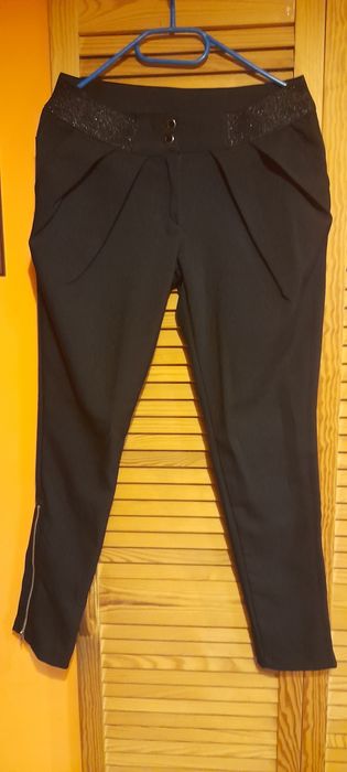 Spodnie czarne, M, eleganckie, gumka w pasie, 25zl
