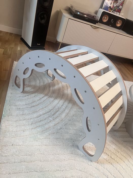 Bujak Montessori z zjezdzalnia