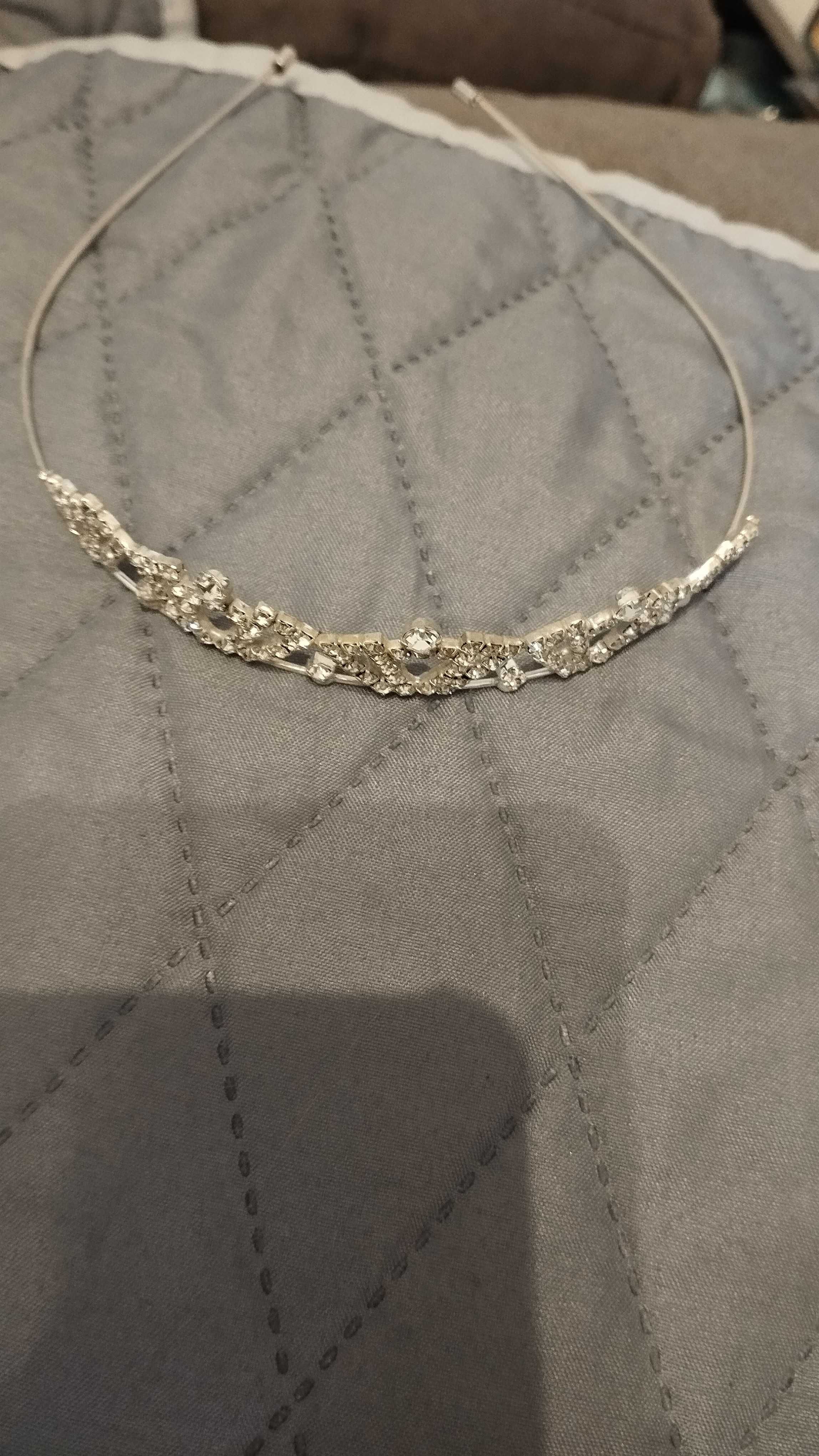 Tiara com cristais para noiva