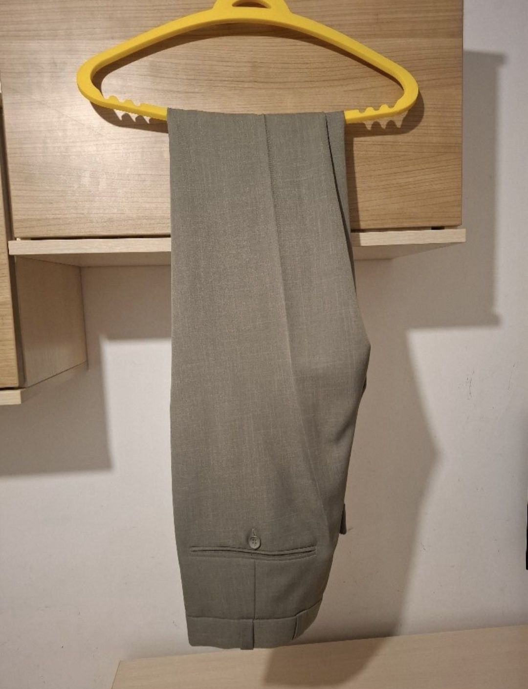 Szary garnitur męski Slim Fit, rozmiar S (188/46)