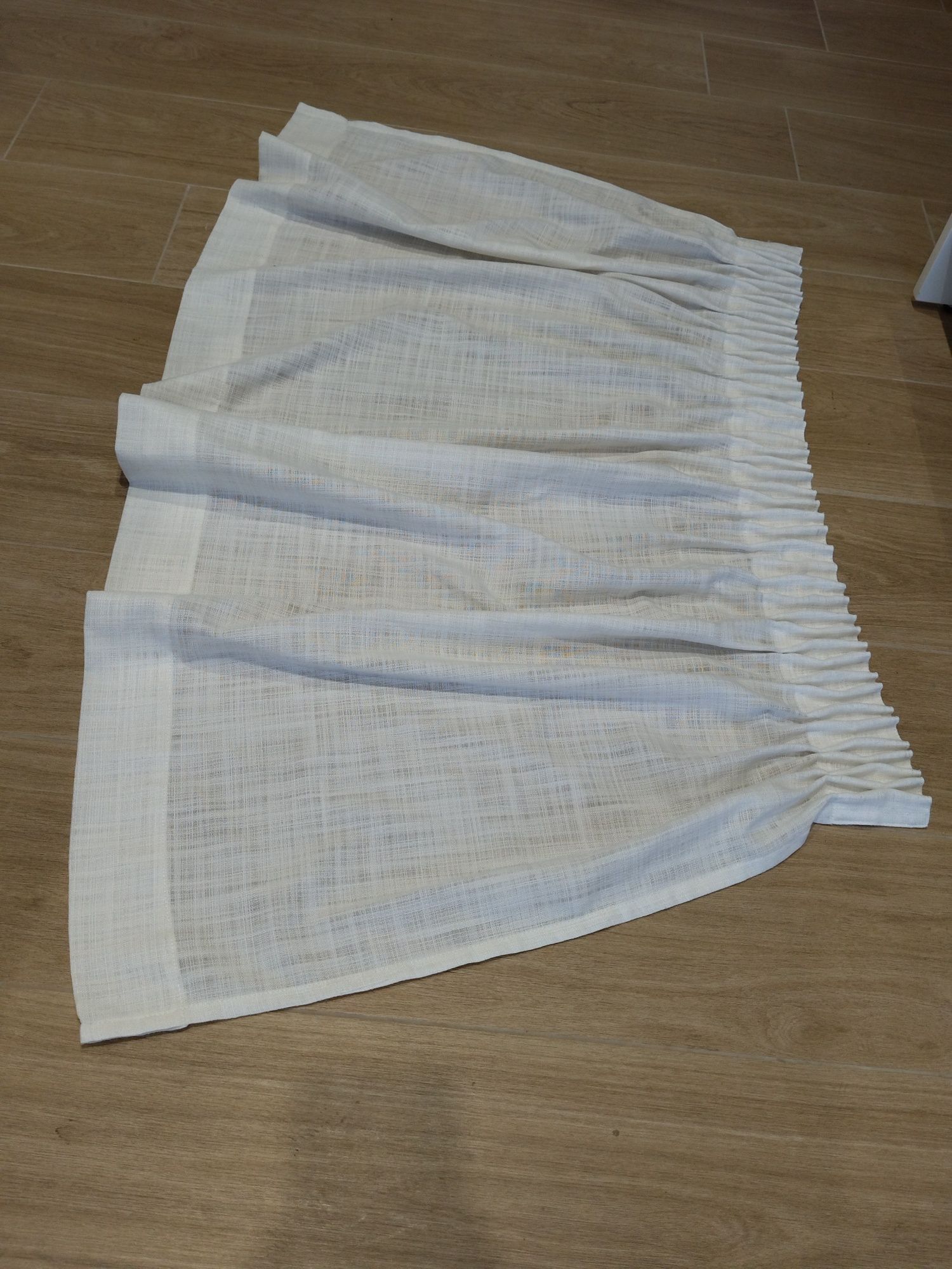 Cortinas brancas opacas