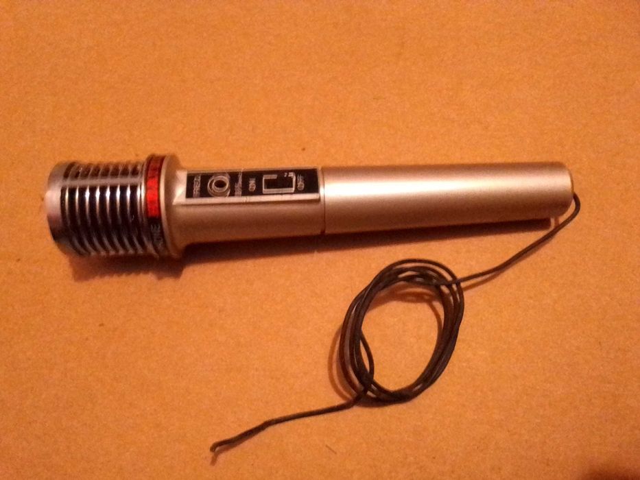 Винтажный микрофон.