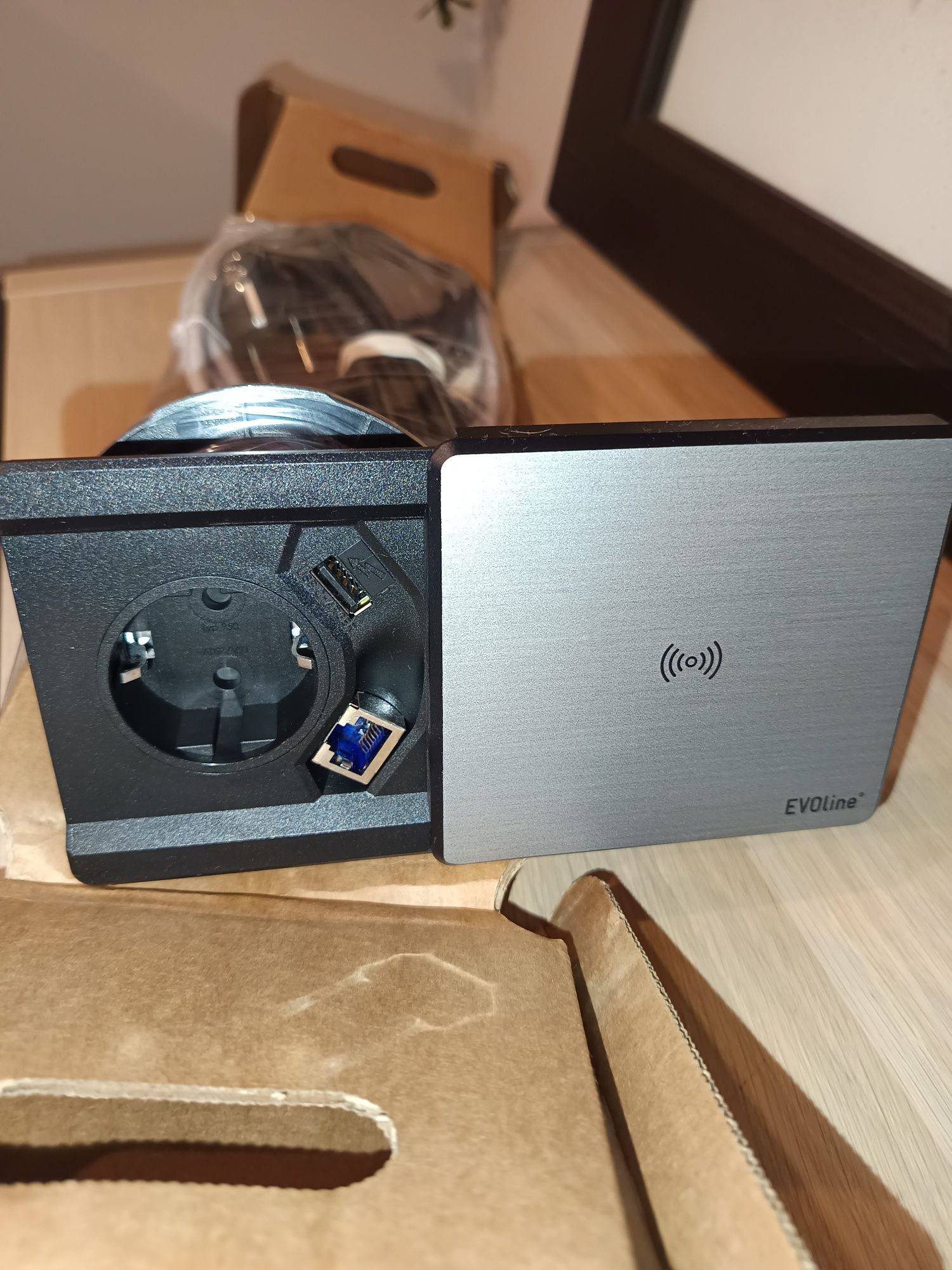 Tomada Evoline Square 80 com indução