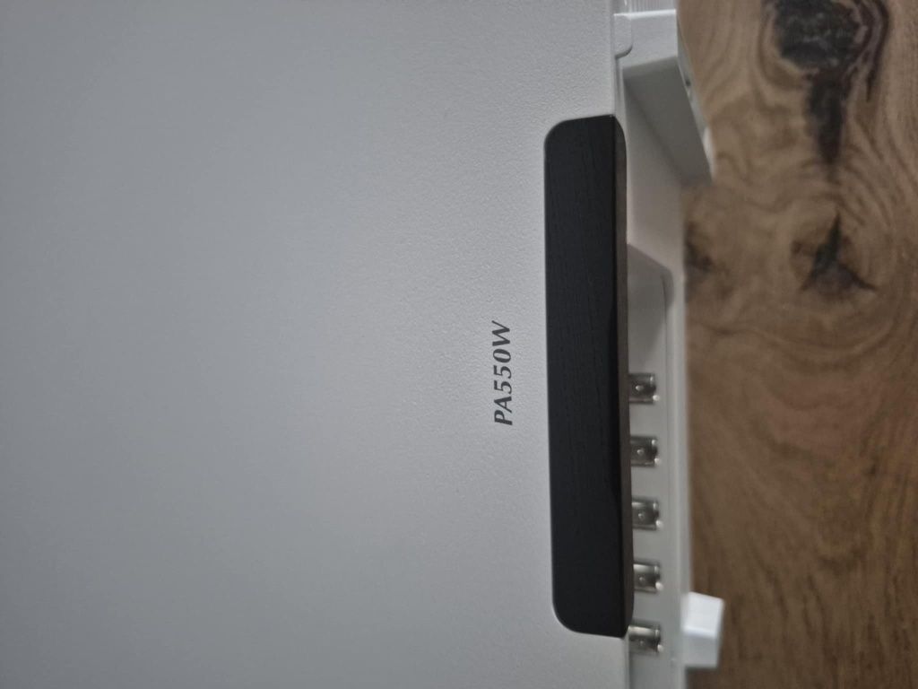 Projektor LCD NEC o rozdzielczości 1280x800