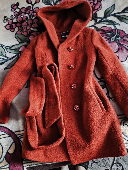 Продам пальто для девочки демисезоное