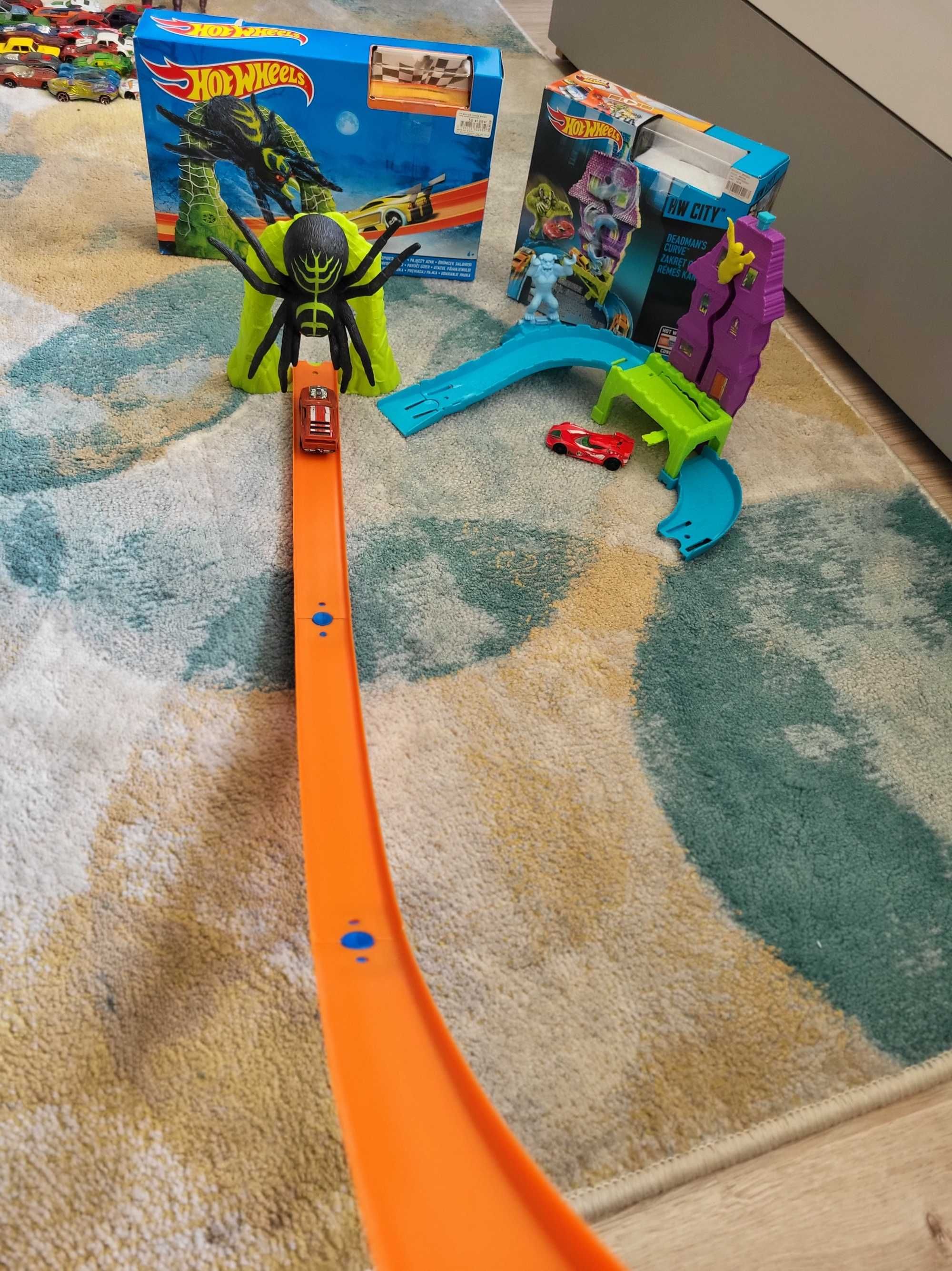 Hot wheels zestaw zakręt grozy i pajęczy atak na Halloween