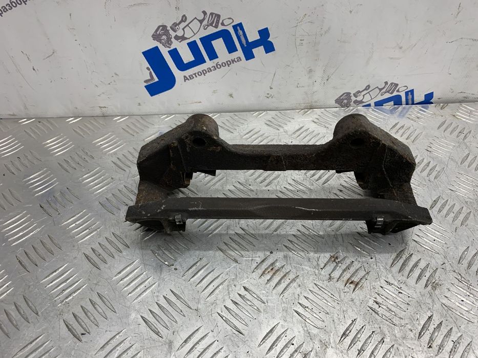 Скоба переднего суппорта DG1Z2B292A для Ford Explorer V 2010-2019