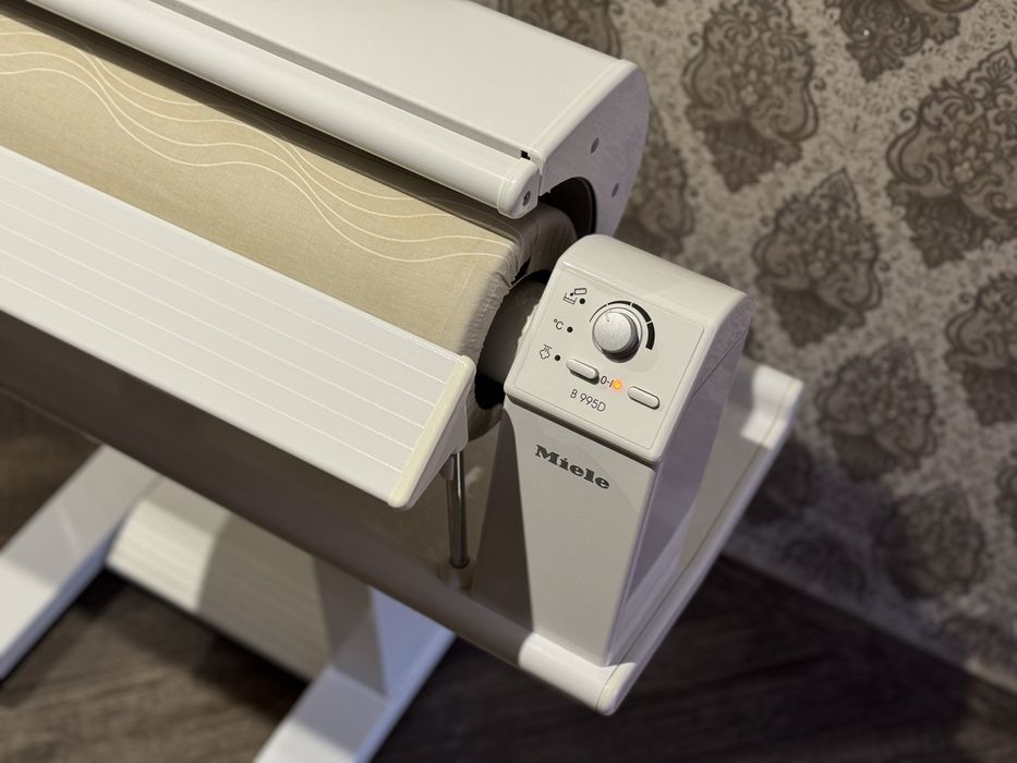 Miele 995D – професійний прасувальний каток.