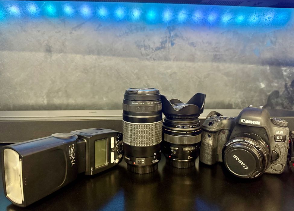 Aparat lustrzanka Canon 6dmark2 + obiektywy oraz lampa