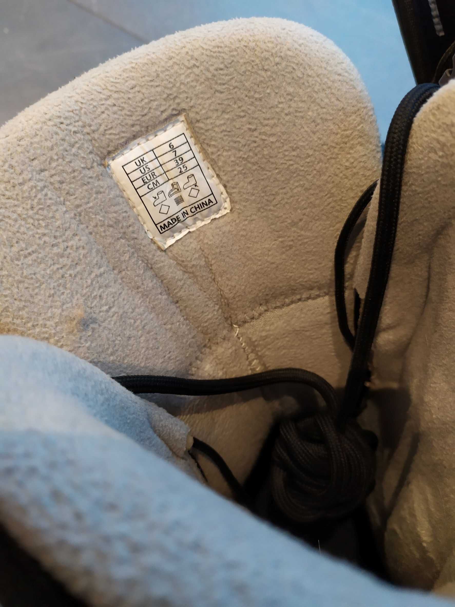 Buty snowboardowe Forty-Four, rozmiar 39, czarne