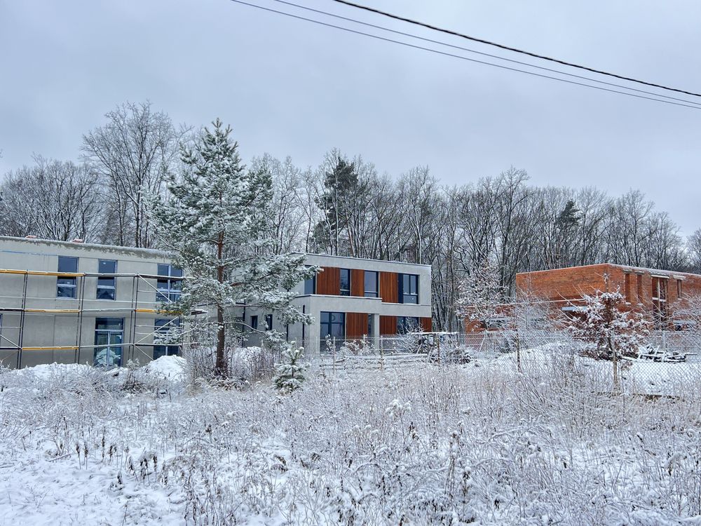 Власник.Будинок в передмісті Львова, в с.Зубра біля лісу