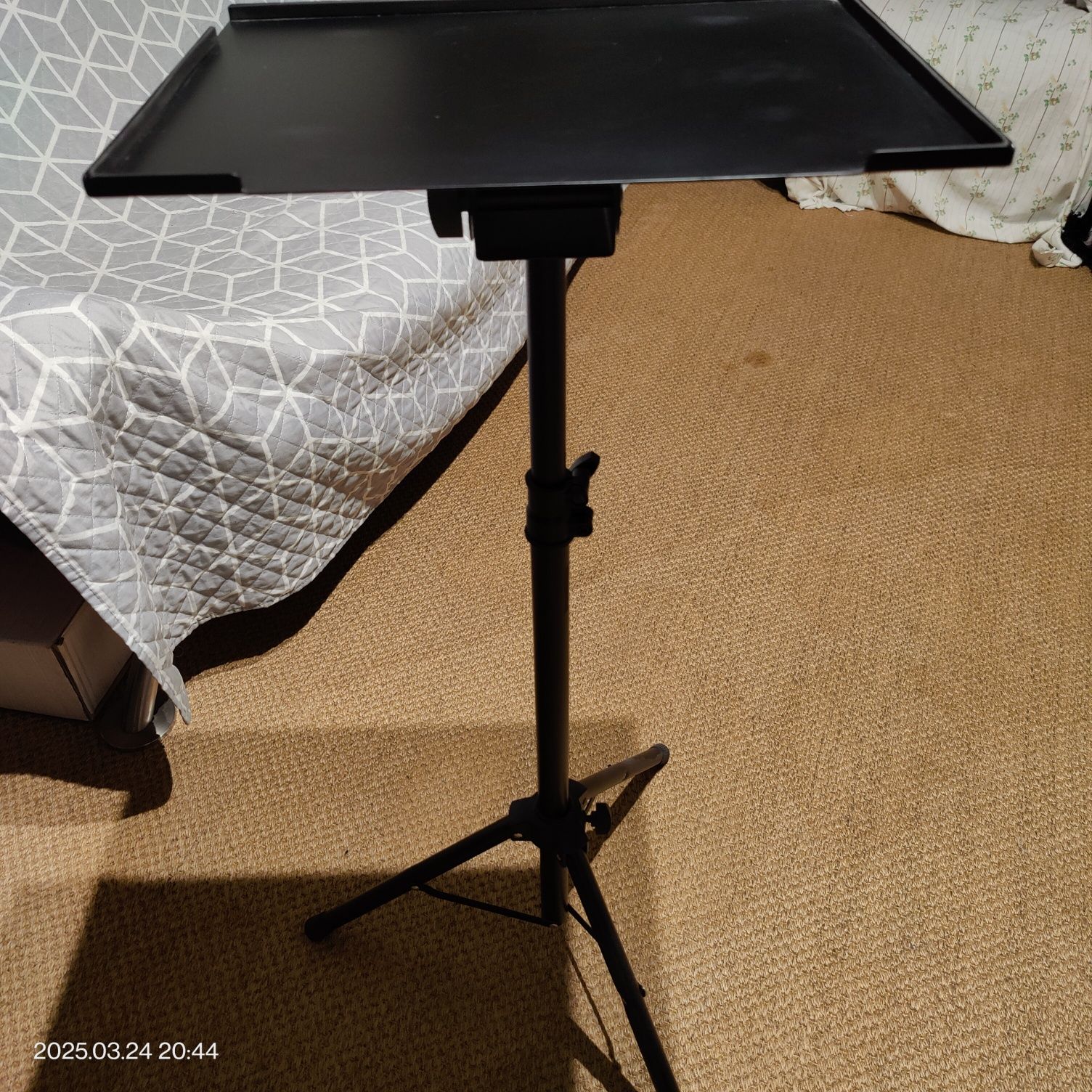 Tripé para projector