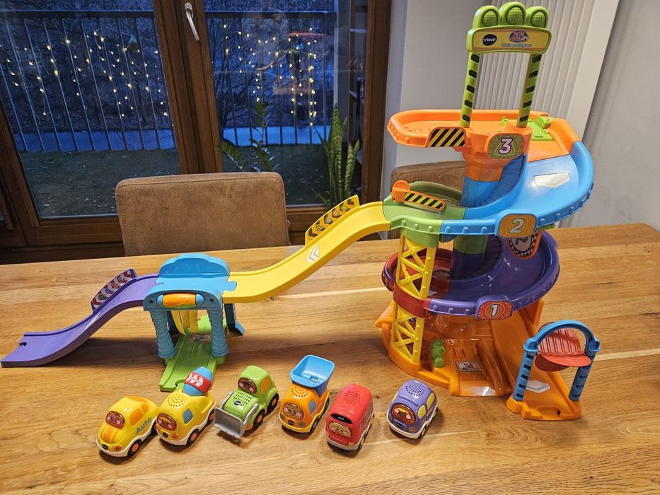 Tut tut autka Vtech wieża parkingowa