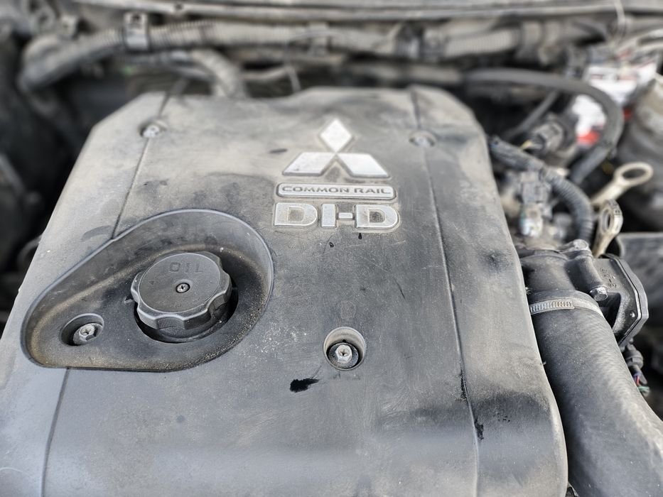 Mitsubishi Pajero  sport  2 5 diesel