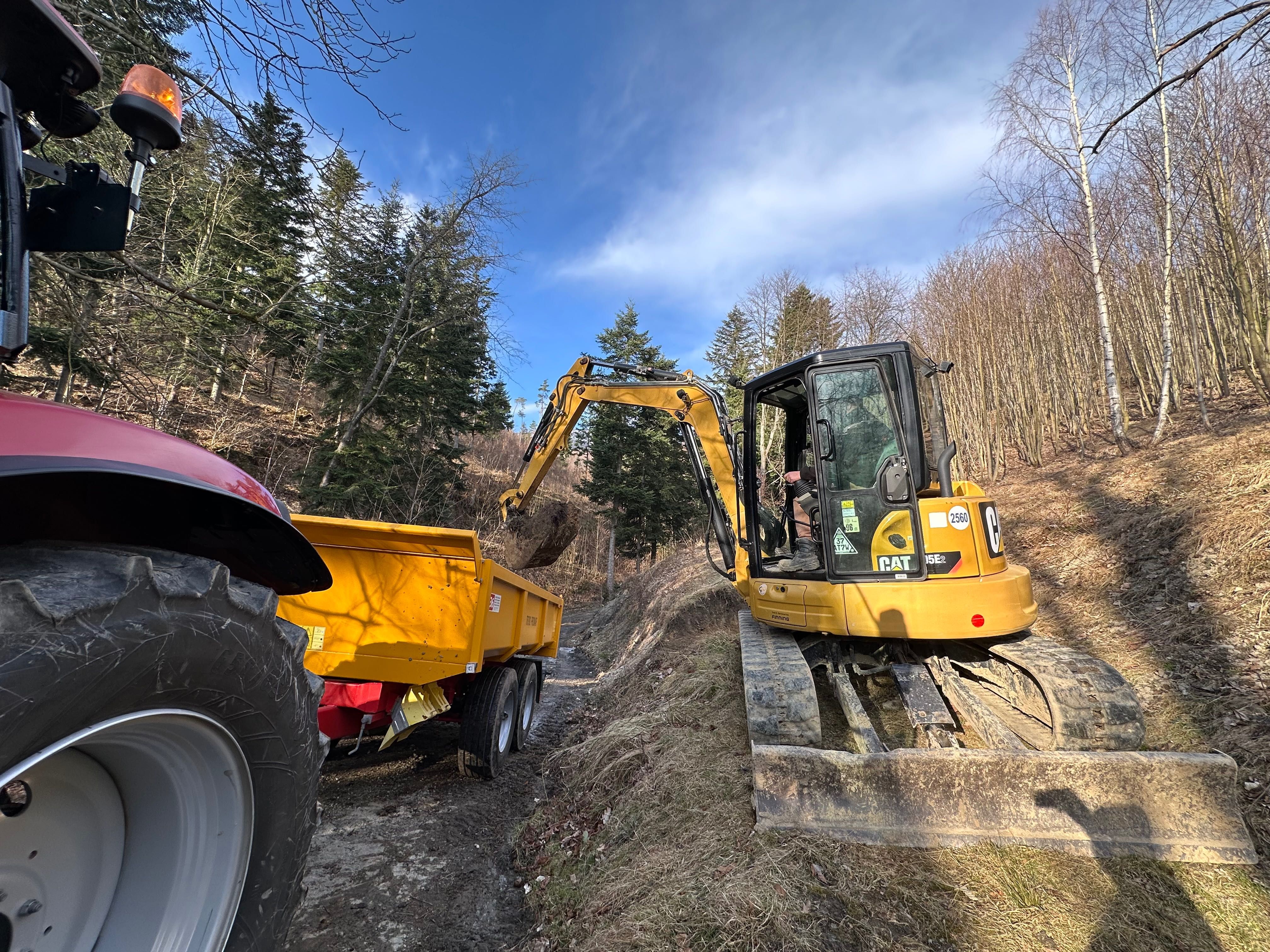 Wywóz ziemi , gruzu itp Koparka / załadunek Transport