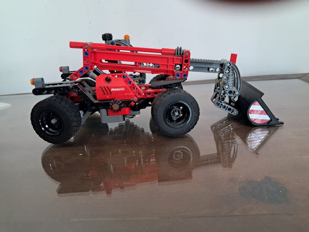 LEGO TECHNIC 42061 Telehandler