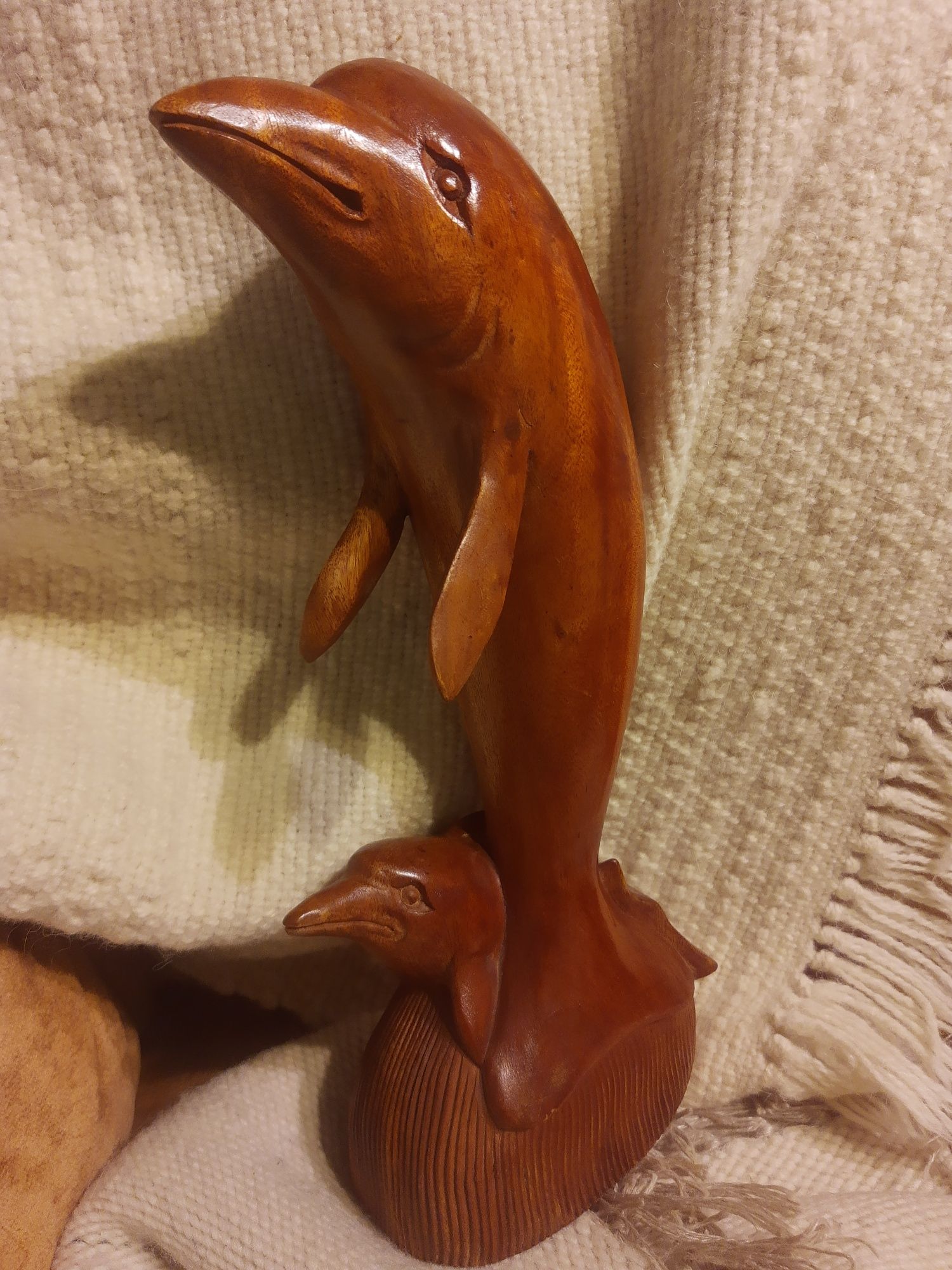 Delfiny w drewnie - rzeźba