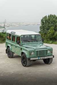 Land Rover Defender 110 9  Seats