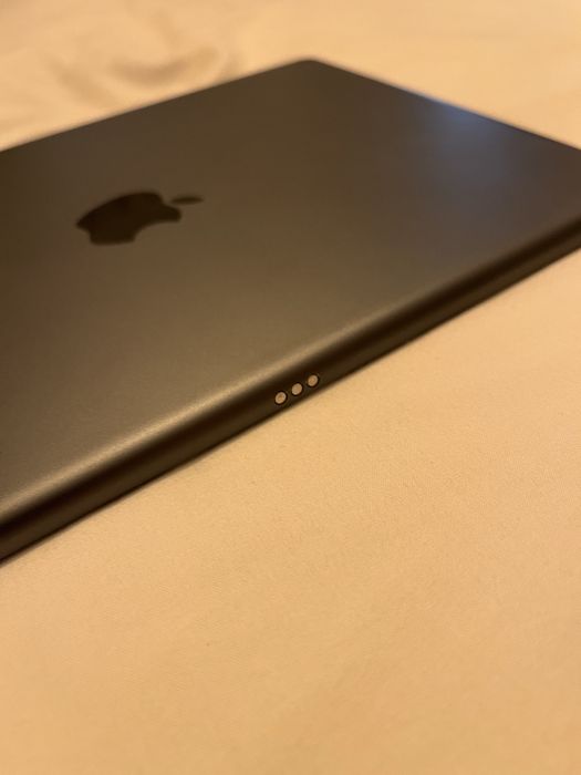 Ipad 7 geracao 32gb + capa e teclado logitech + capa + caixas