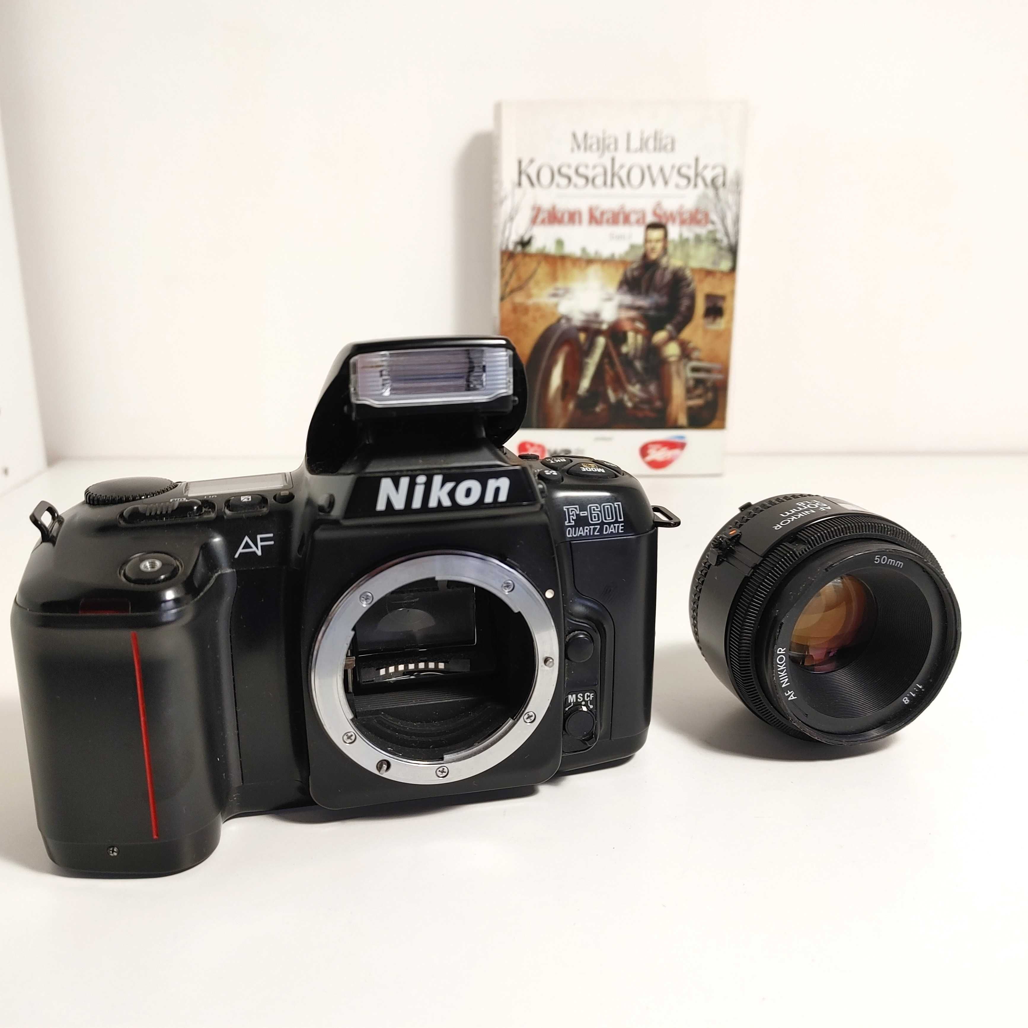 Analogowa Lustrzanka Nikon F-601  Quartz Date AF z NIKKOR 50 mm 1:1,8