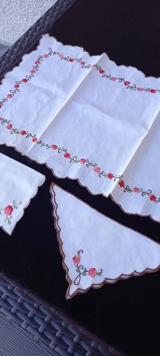 Guardanapos, bolsa e naperon em linho