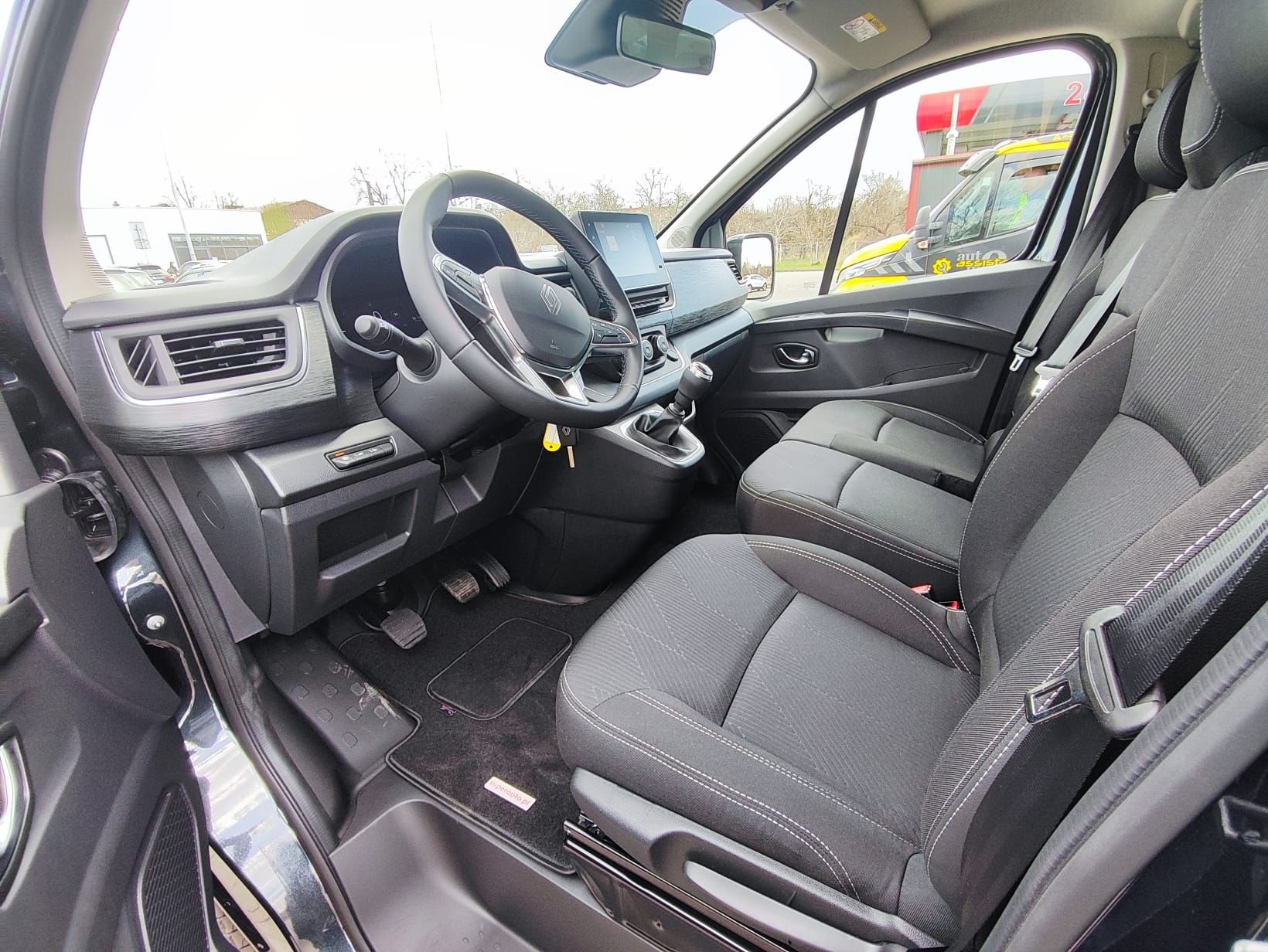 Ford Custom Long automat 9 osobowy Renault Trafic manual 2.0 Long