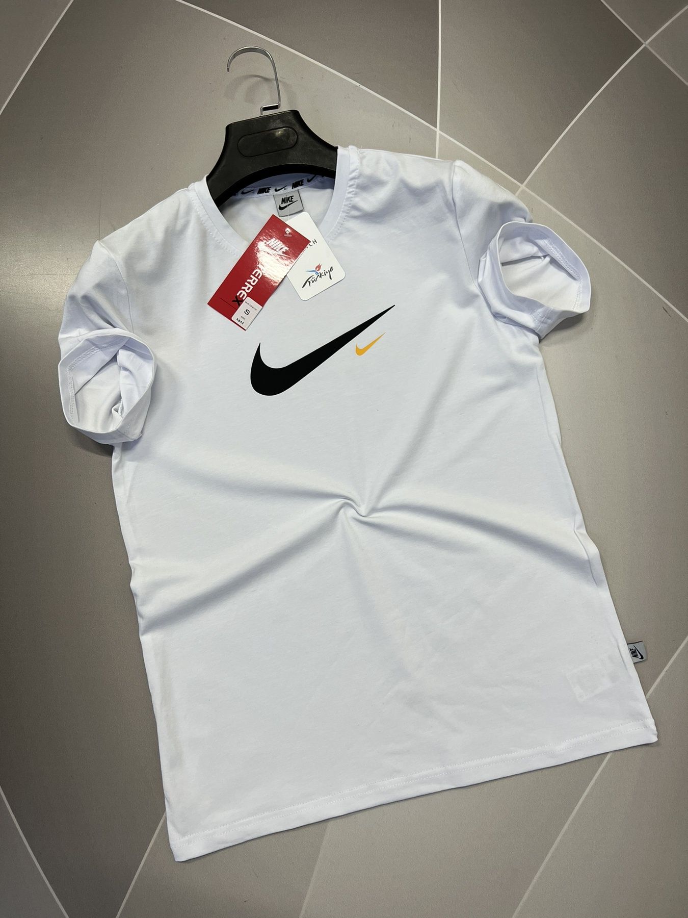футболка чоловіча біла Nike/Puma