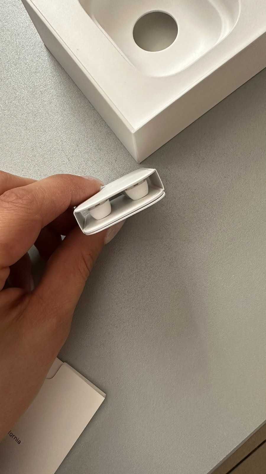 Продам коробку Apple AirPods Pro