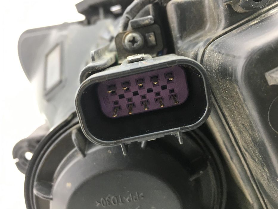 Фара передня ліва OPEL MOKKA 2012-2016 95095500