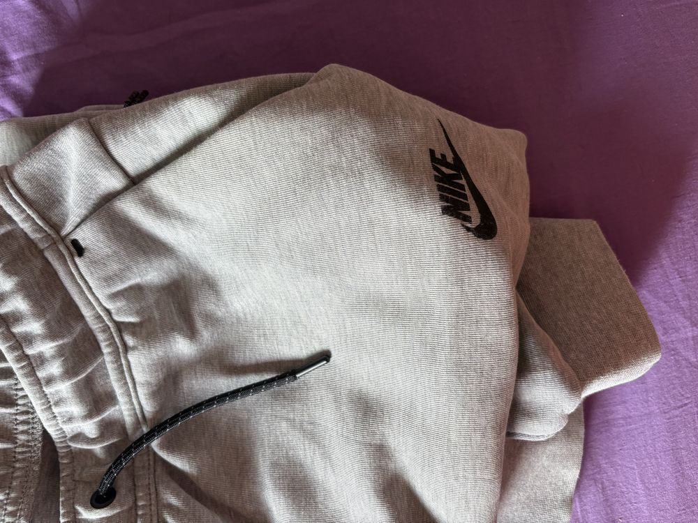 Calças de Nike Tech cinzentas