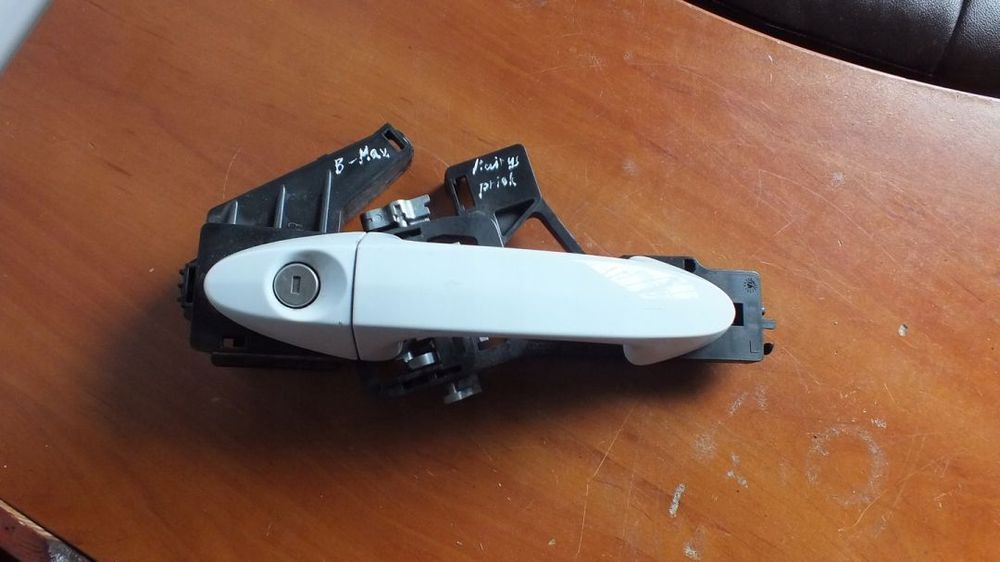 KLAMKA DRZWI LEWY PRZÓD FORD B-MAX AV11-R22465