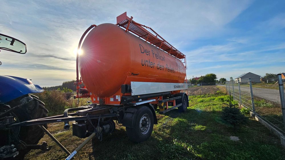 Przyczepa do paszy-silos do ciągnika rolniczego napedzana WOM