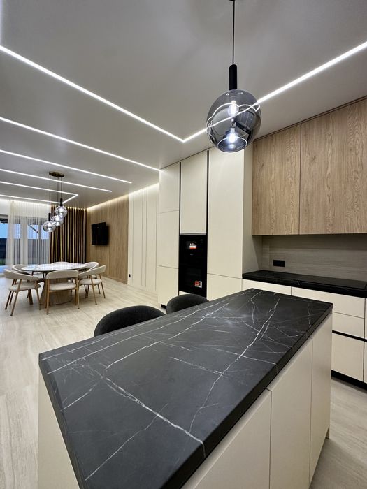 Продаж нового дизайнерського котеджу з ремонтом , меблями