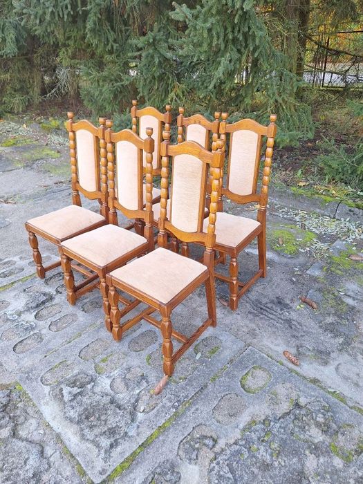 Krzesła dębowe wyściełane