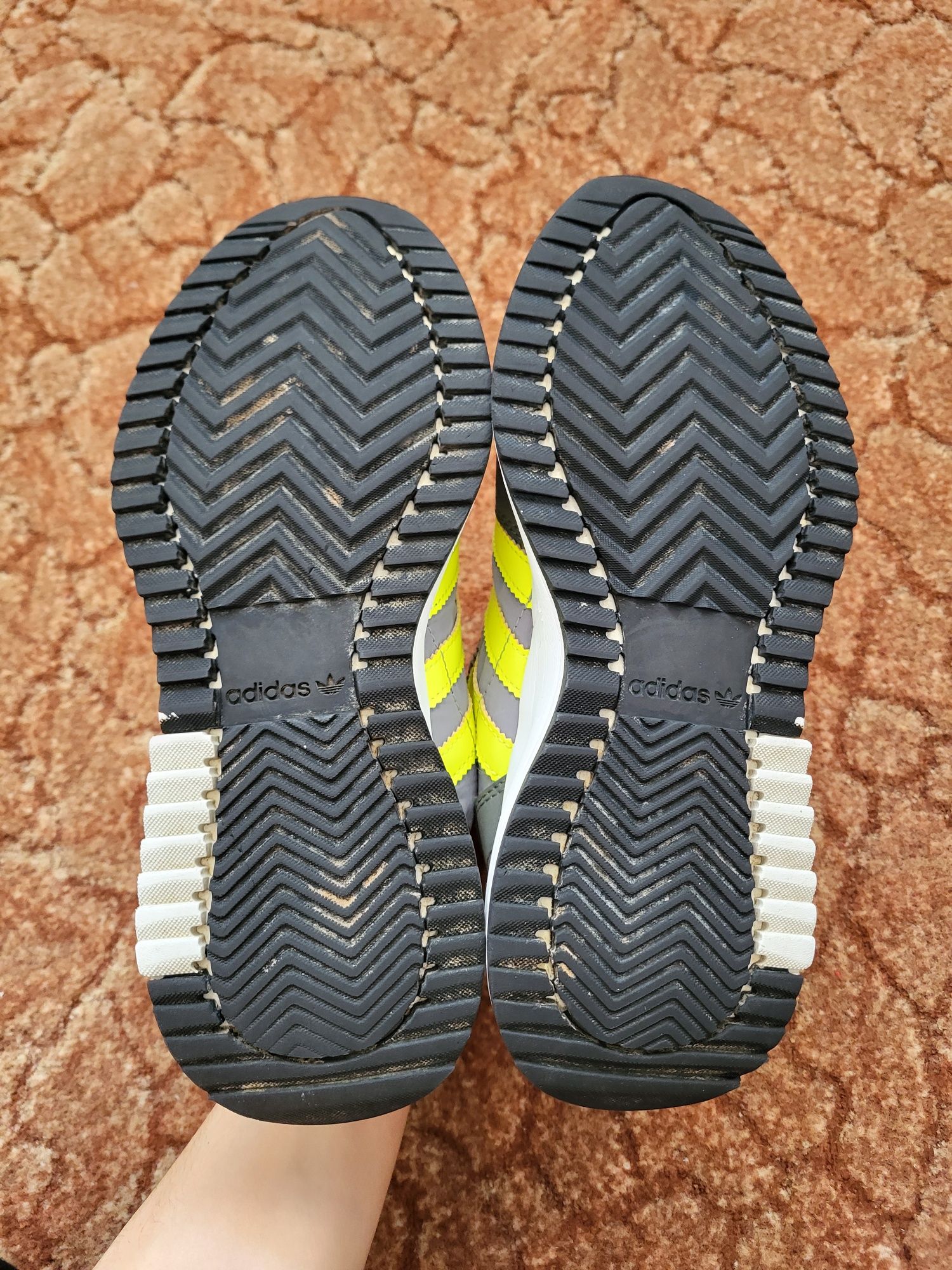 Оригинальные женские кроссовки Adidas Retropy