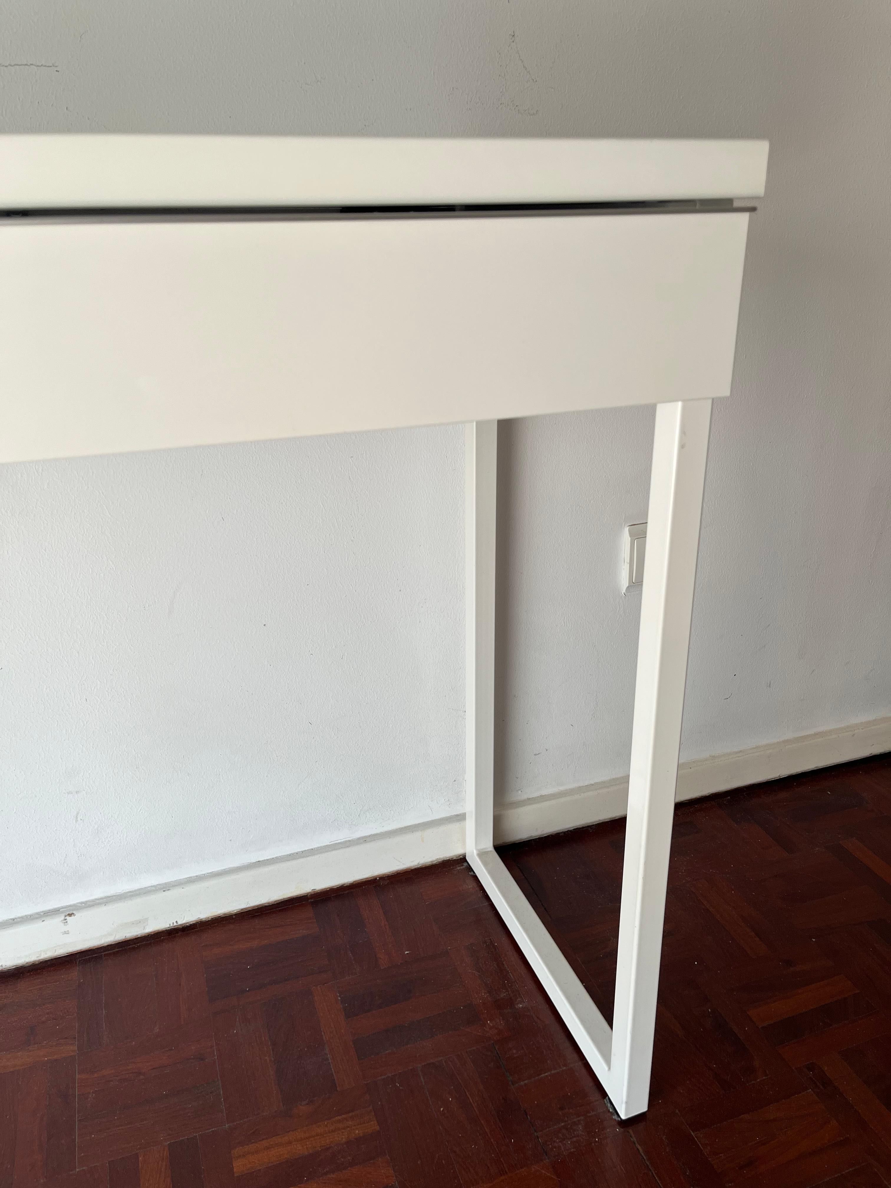 Secretária branca IKEA