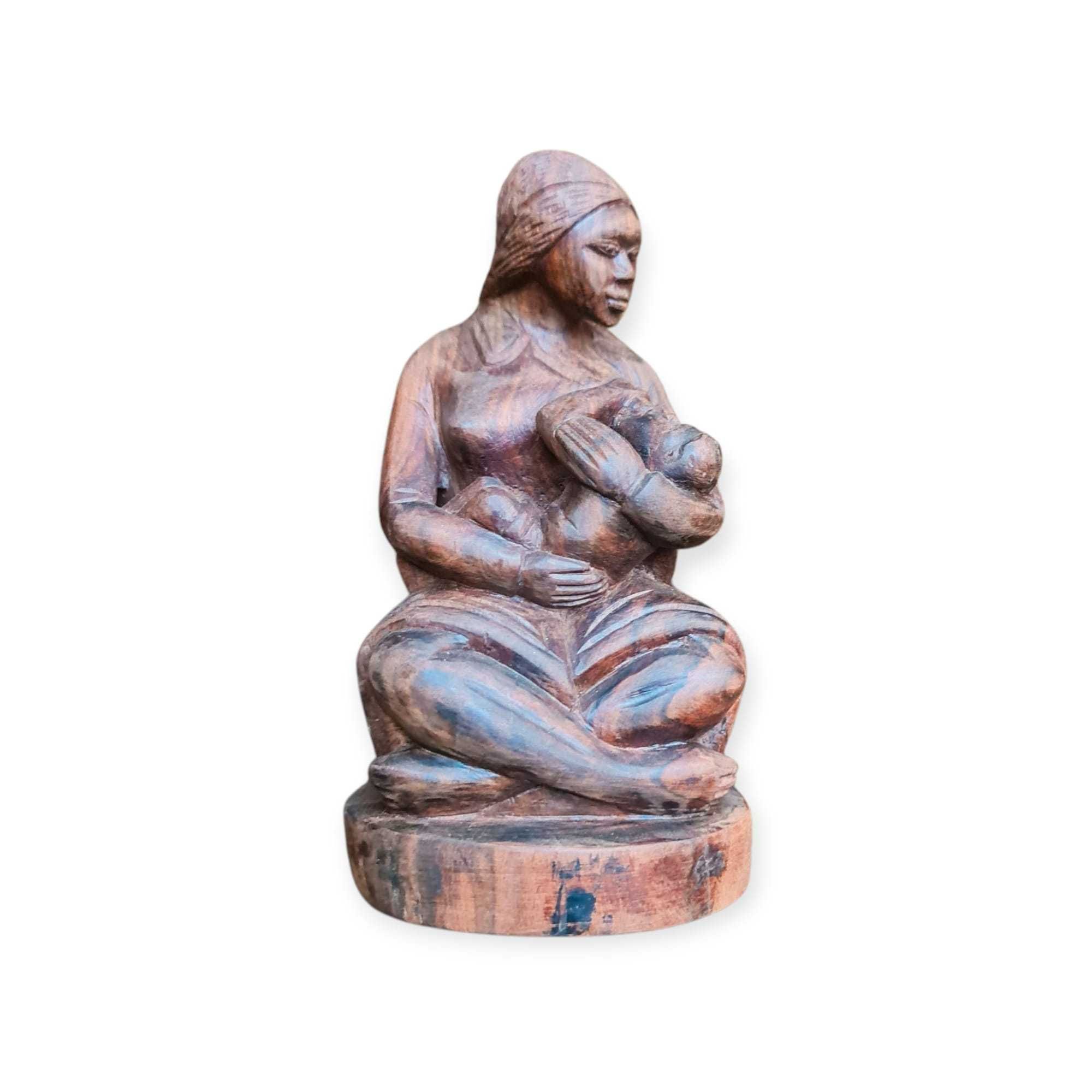 Estátua Gesso – Mãe Amamentando Bebê