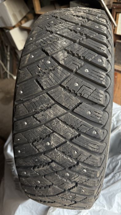 Продам зимнюю резину Gydyear Ultragrip  arktik ace 195/65/15