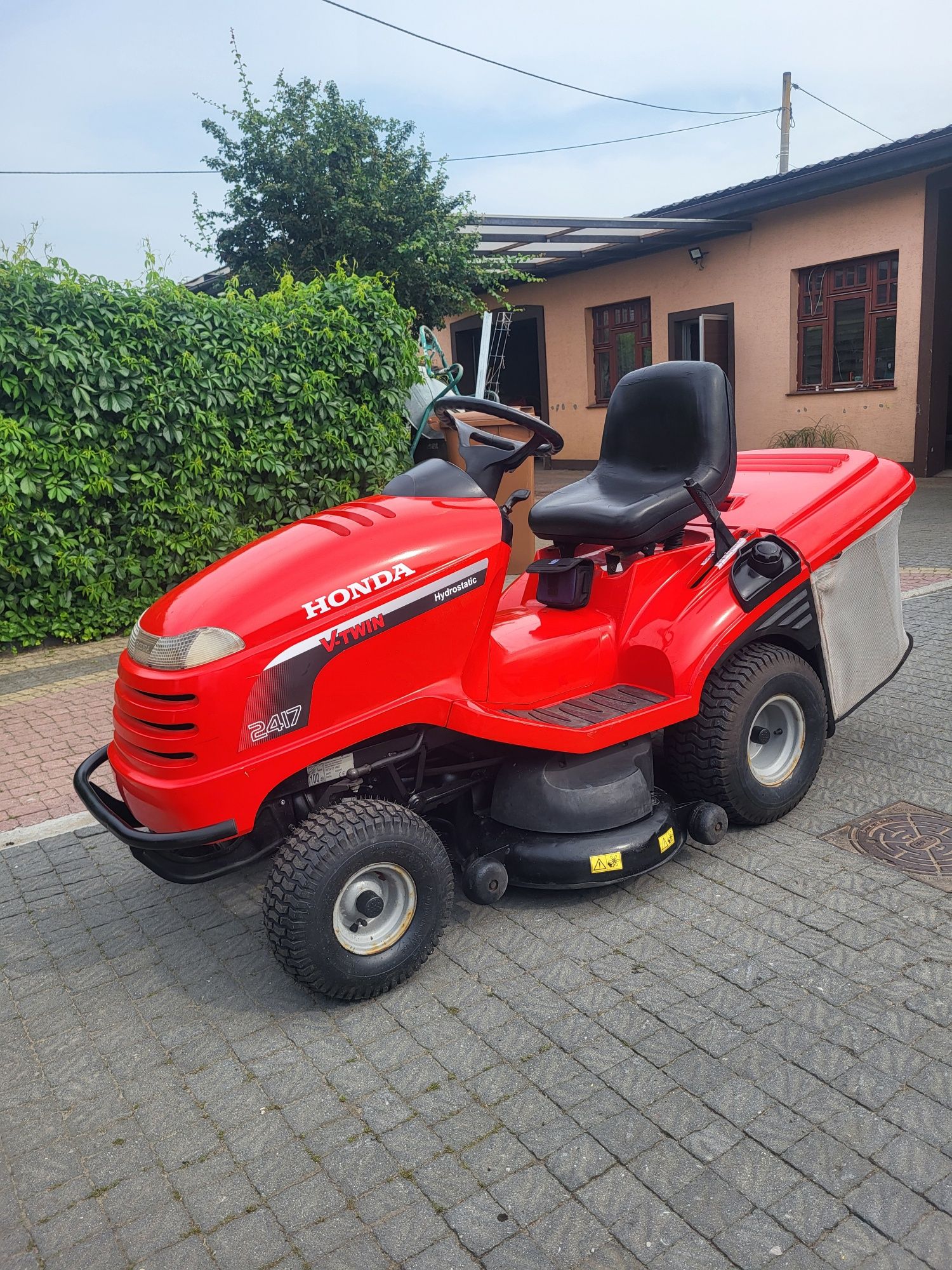 Traktorek kosiarka z koszem Honda 2417 pompa olejowa