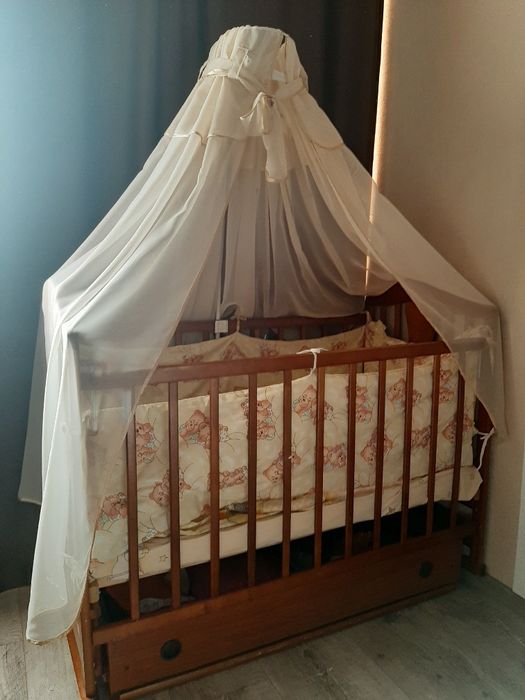 Продам детскую кроватку маятник