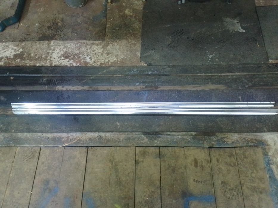 Продам молдинги порога 2103,06