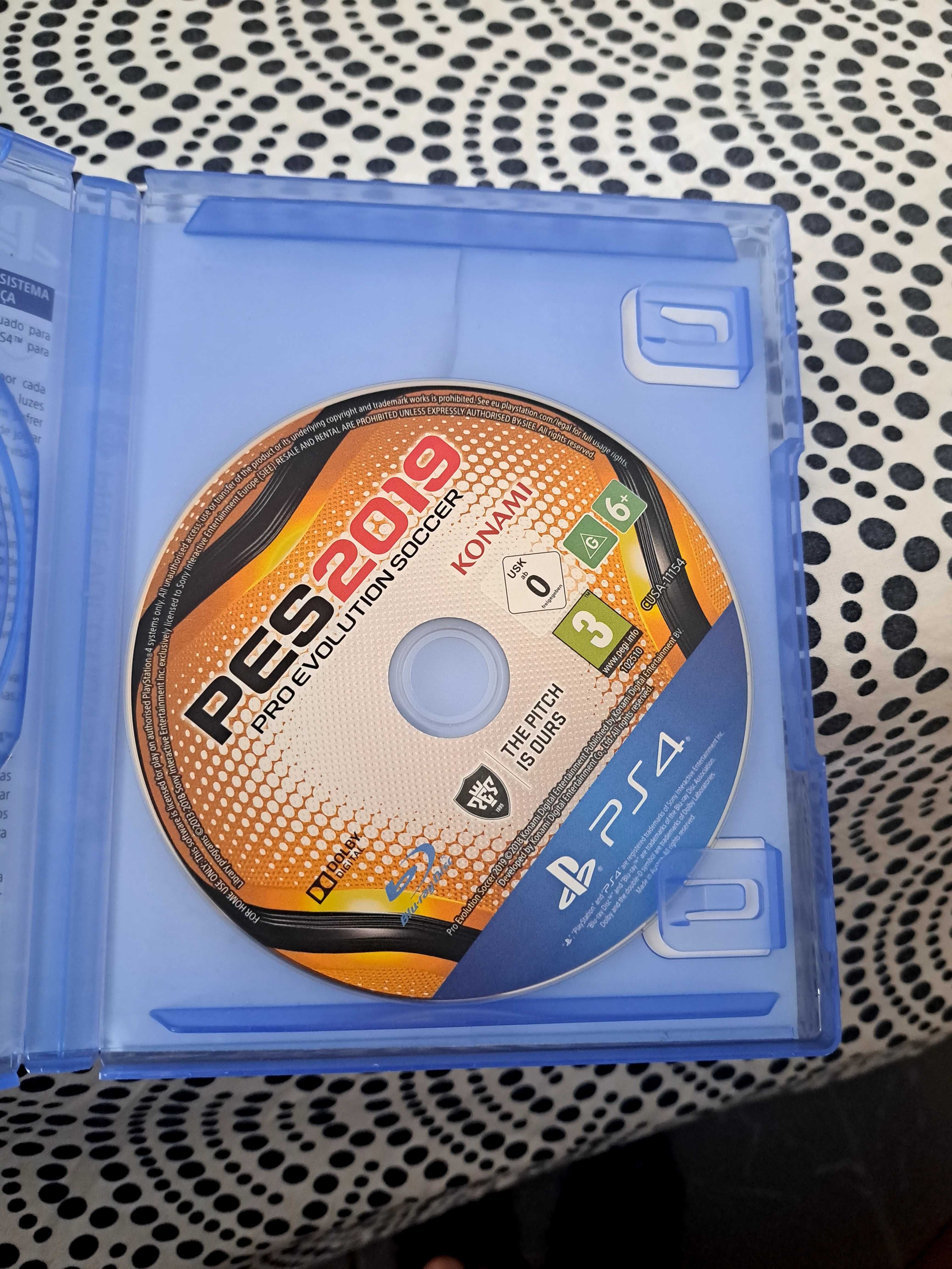 PS4 com fio hdmi e de energia com 1 comando e o jogo Pes2019 incluido