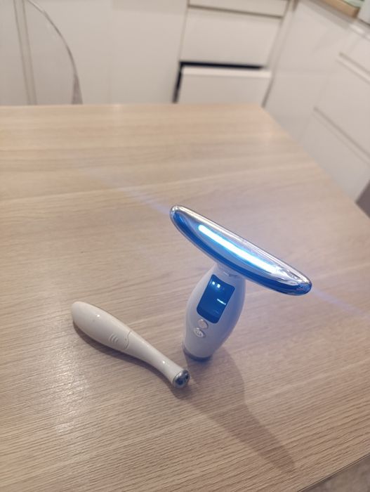 2 masażery z wibracją i 7 świateł o 3 mocach