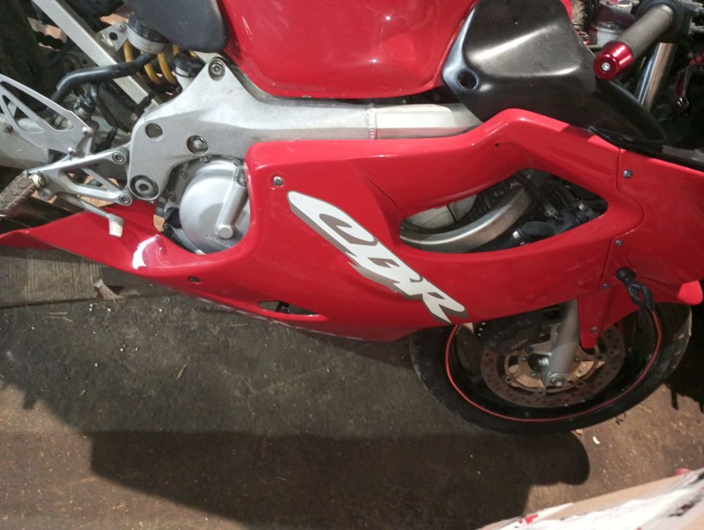 Honda cbr 600 f4i wypełnienie, lampa tył stelaż wahacz amortyzator