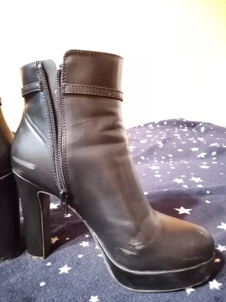 Buty na słupku czarne