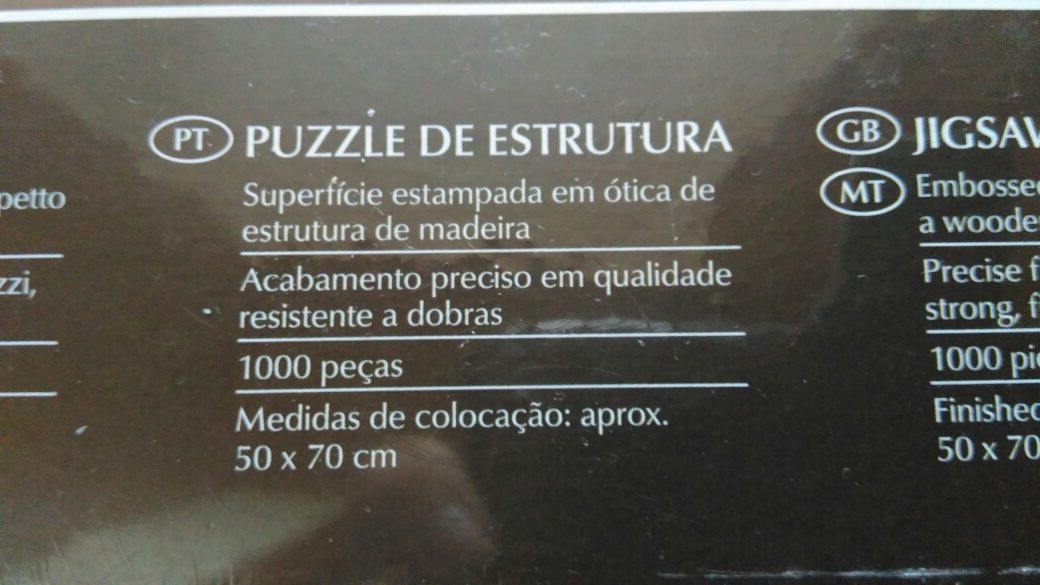 Puzzle 1000 peças com superfície texturada de madeira
