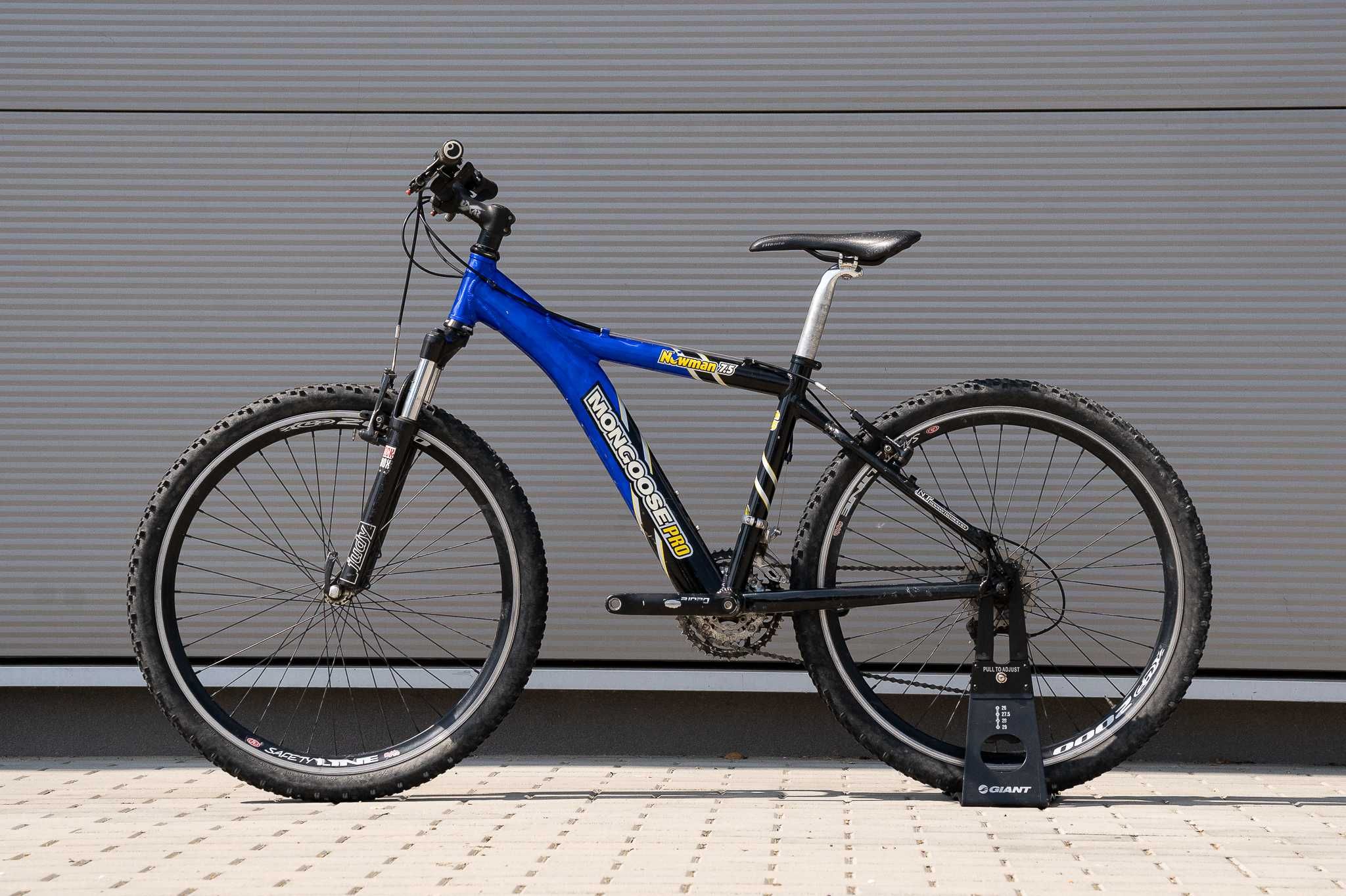 Mongoose PRO Newman 7.5 - S; Shimano Deore XT, Rock Shox Judy, Avid